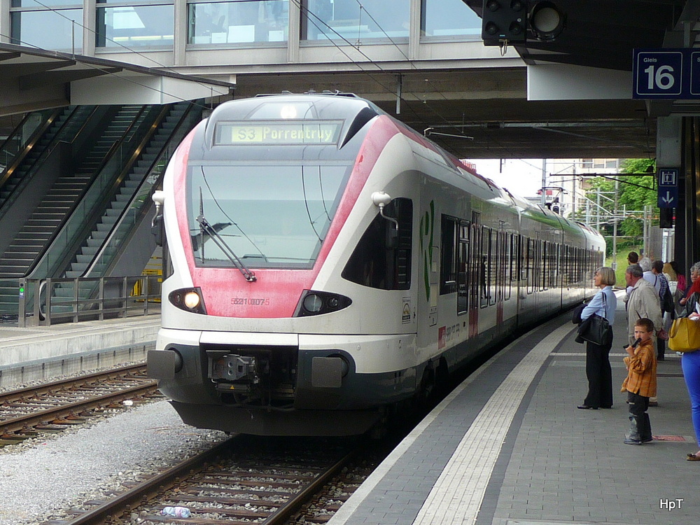 SBB - Einfahrender Triebzug RABe 521 007-5 in Basel SBB am 10.06.2012