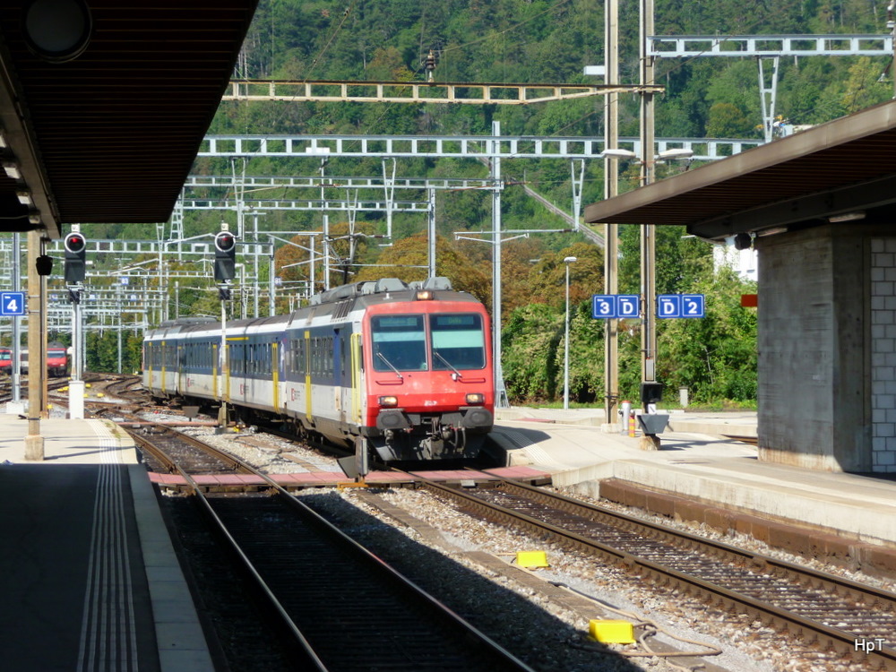 SBB - Einfahrt eines Regio in den Bahnhof Biel am 12.09.2010