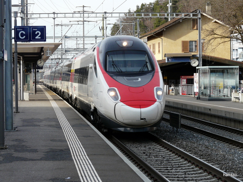 SBB - ETR 610 ... bei der durchfahrt im Bahnhof Gmligen am 31.12.2012