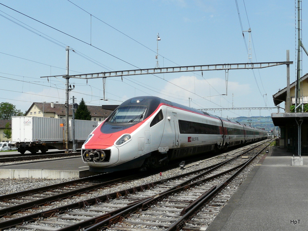 SBB - ETR 610 107 bei der durchfahrt im Bahnhof Gwatt am 03.08.2013