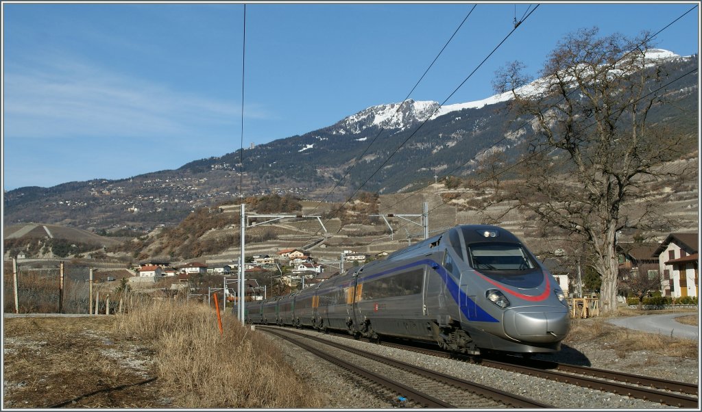 SBB ETR 610 als EC 37 auf dem Weg nach Venezia bei Salgesch am 5. Mrz 2011.