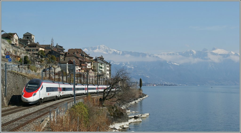 SBB ETR 610 als EC 39 Genve - Milano bei St-Saphorin am 20. Mrz 2012.