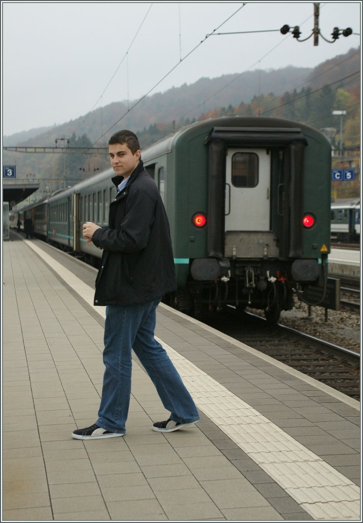 SBB EW II sind inzwischen so selten, dass man auch  Motiv verdeckt  in Kauf nimmt...
Jener, der das Motiv verdeckt, ist geradezu der Meister in der Kennntis der Materie EW I und II. 
Stein Sckingen, den 6. Nov. 2011