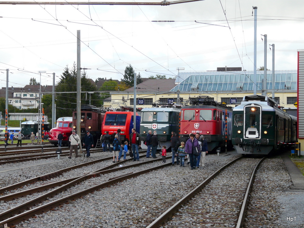 SBB - Fahrzeugausstellung bei der SBB im Depot Biel/Bienne mit einem BFe 4/4 und einer 610 einer Ae 6/6 einer 474 einer Be 4/6 und dem RAe 2/4 1001 anlsslich der 150 Jahre Feier des Jurabogens am 26.09.2010