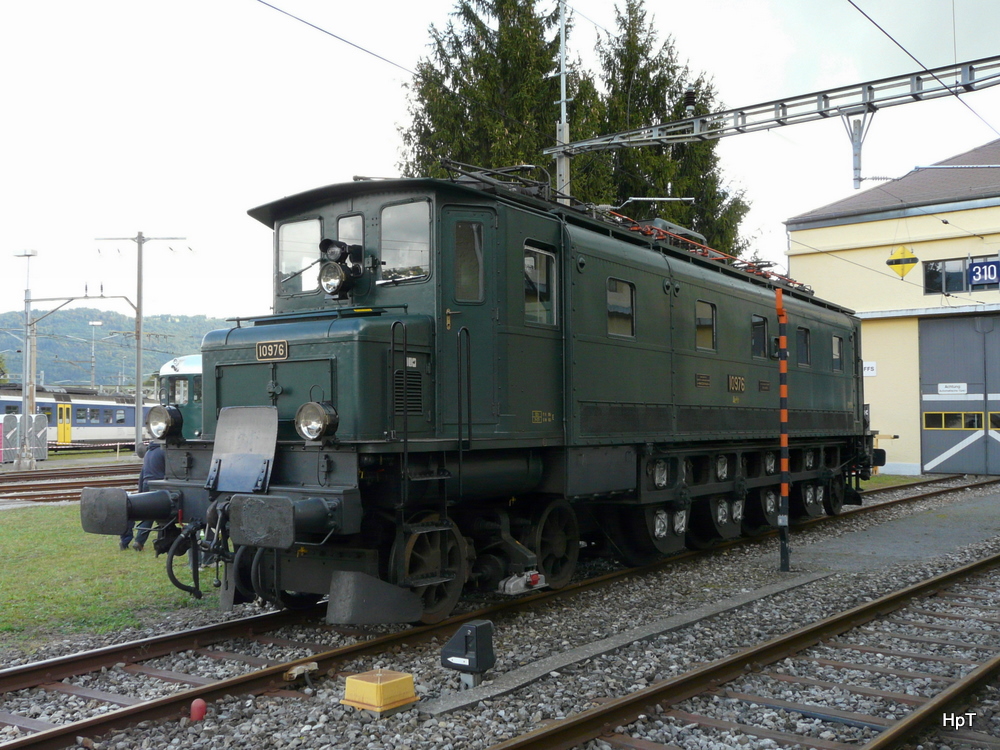 SBB - Fahrzeugausstellung bei der SBB vor dem Depot Biel/Bienne mit der Ae 4/7 10976 anlsslich der 150 Jahre Feier des Jurabogens am 26.09.2010

