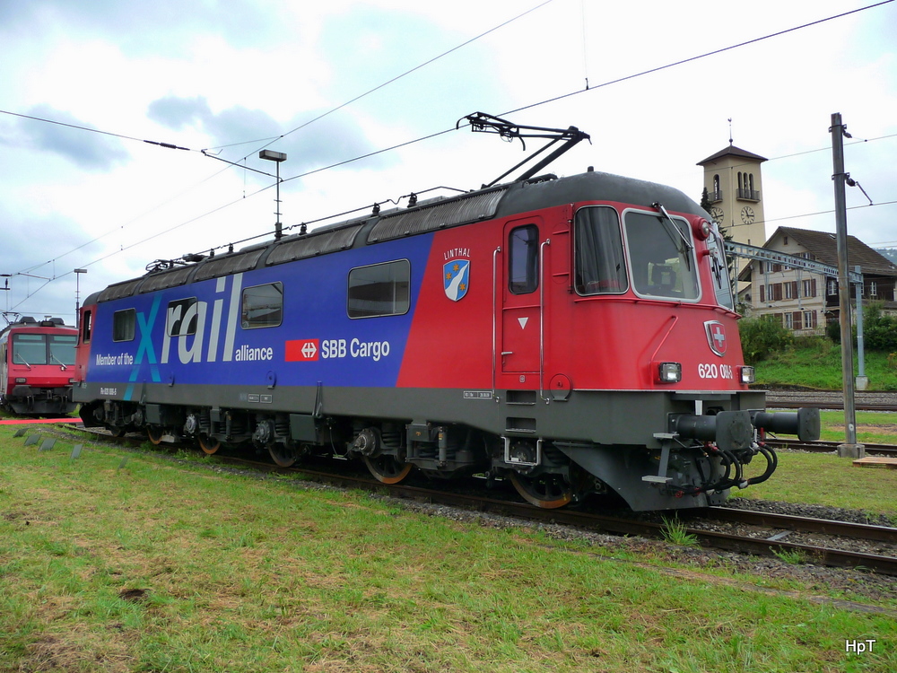 SBB - Fahrzeugausstellung bei der SBB im Depotareal Biel/Bienne mit der 620 088-5 anlsslich der 150 Jahre Feier des Jurabogens am 26.09.2010

