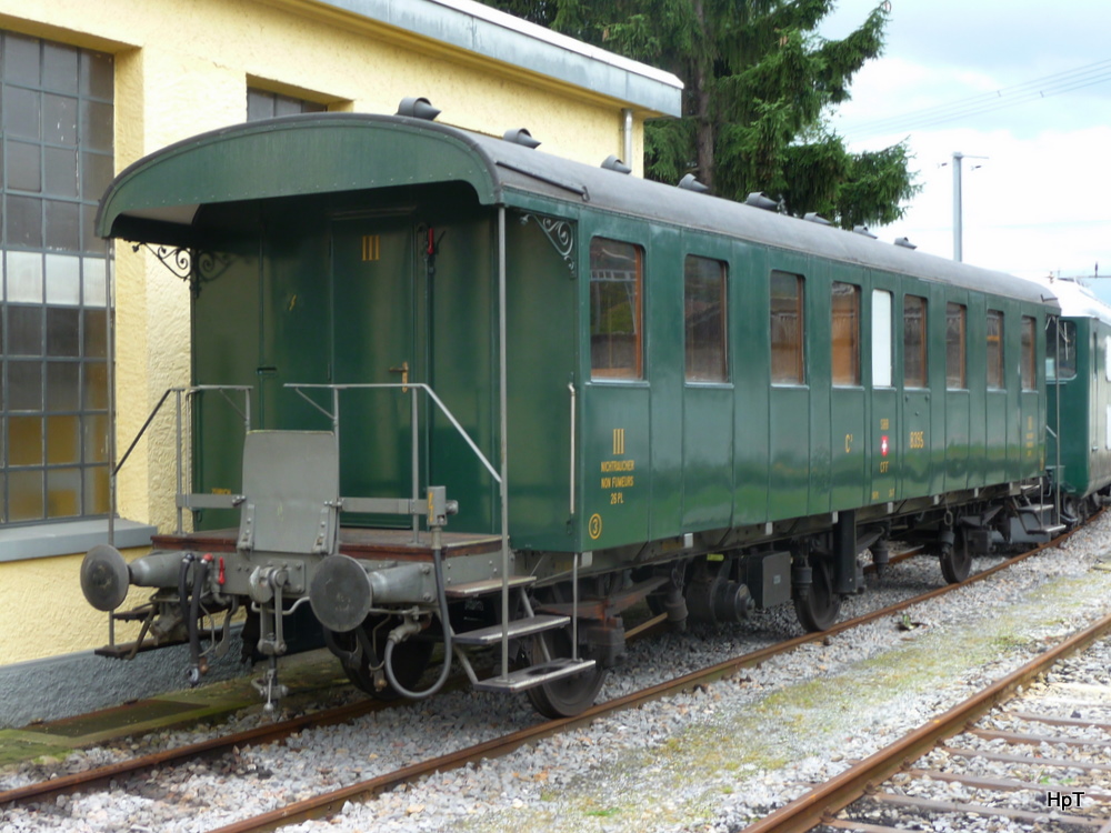 SBB - Fahrzeugausstellung bei der SBB im Depotareal Biel/Bienne mit dem Personenwagen C 8395 anlsslich der 150 Jahre Feier des Jurabogens am 26.09.2010