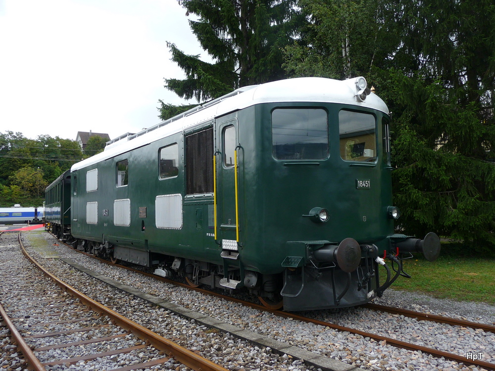 SBB - Fahrzeugausstellung bei der SBB im Depotareal Biel/Bienne mit der Lok Bm 4/4  18541 anlsslich der 150 Jahre Feier des Jurabogens am 26.09.2010
