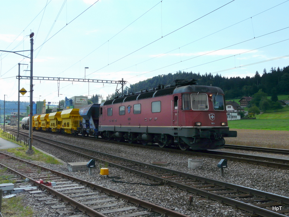 SBB - Gegenlichtaufname der Re 6/6 11634 mit Gterzug beim Kieswerk MAKIES in Gettnau am 15.07.2011
