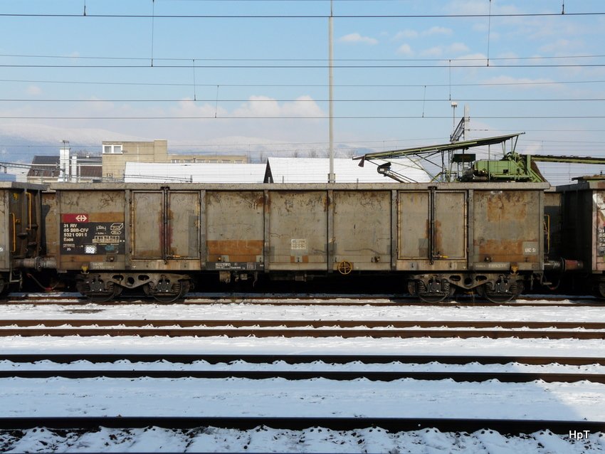 SBB - Gterwagen Typ Eaos 31 85 532 1 091-1 im Bahnhofsareal von Yverdon am 19.12.2009