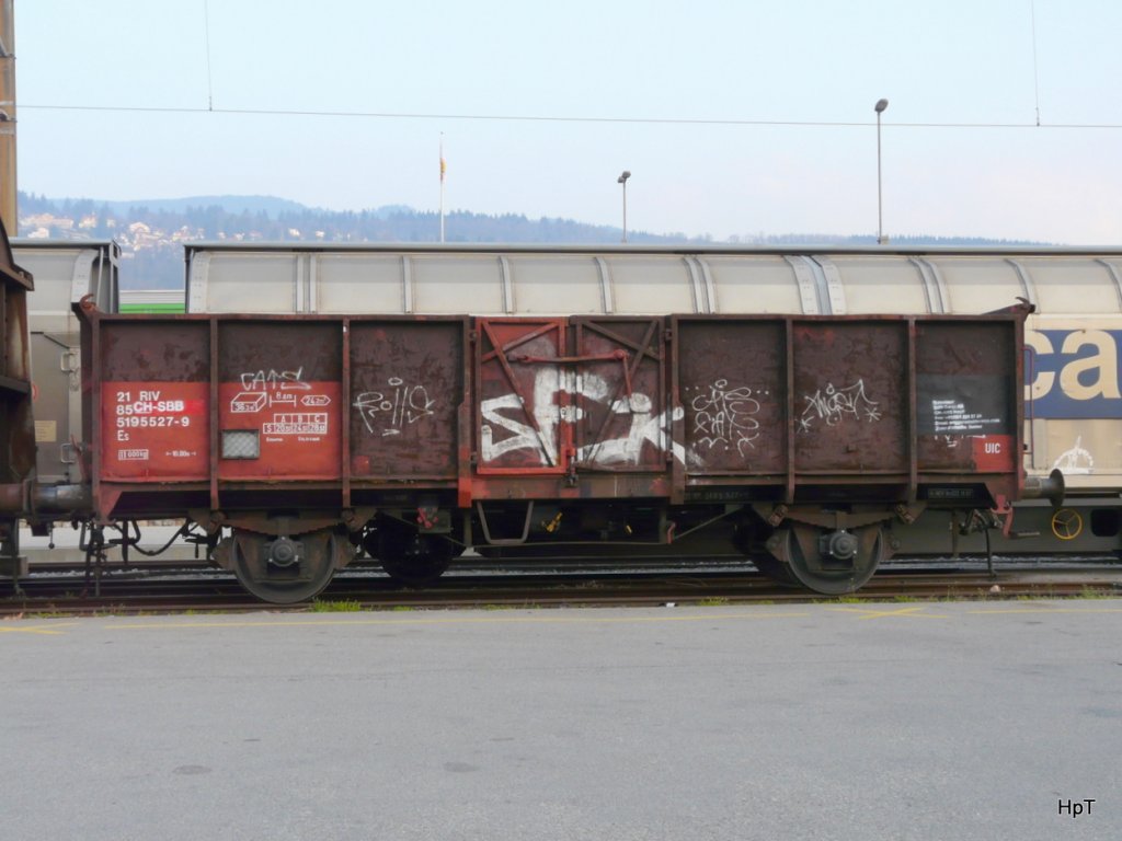 SBB - Gterwagen Typ Es  21 85 519 5 527-9 im Gterbahnhof von Biel am 18.04.2010