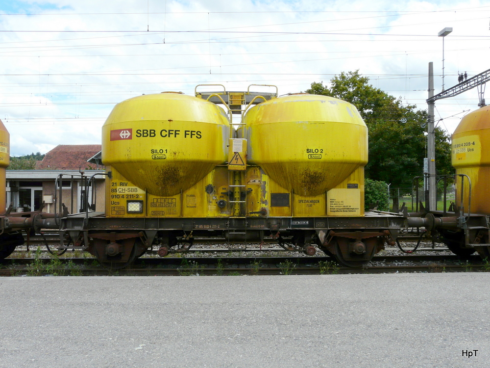 SBB  - Gterwagen Typ  Ucs 21 85 910 4 211-2 in Aarberg am 07.08.2011