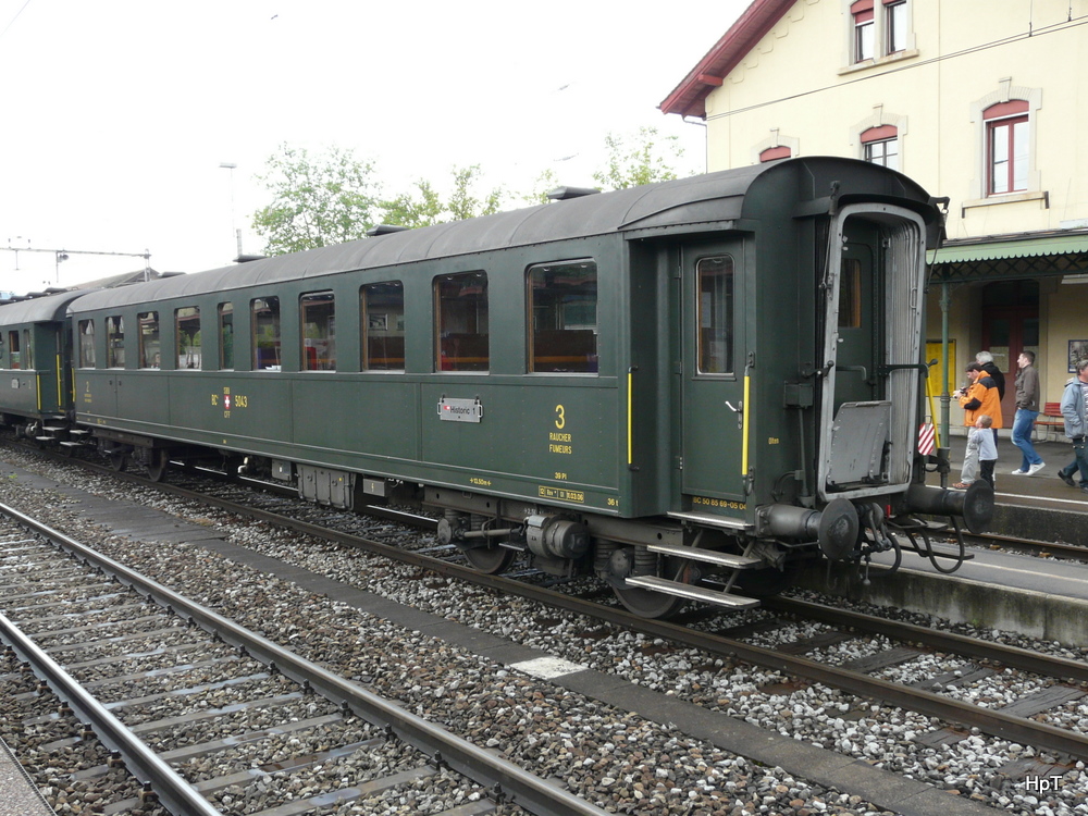 SBB Historic - Personenwagen 2 + 3 Kl. BC 50 85 69-05 043-0 in Extrazug in Wettingen am 20.06.2010