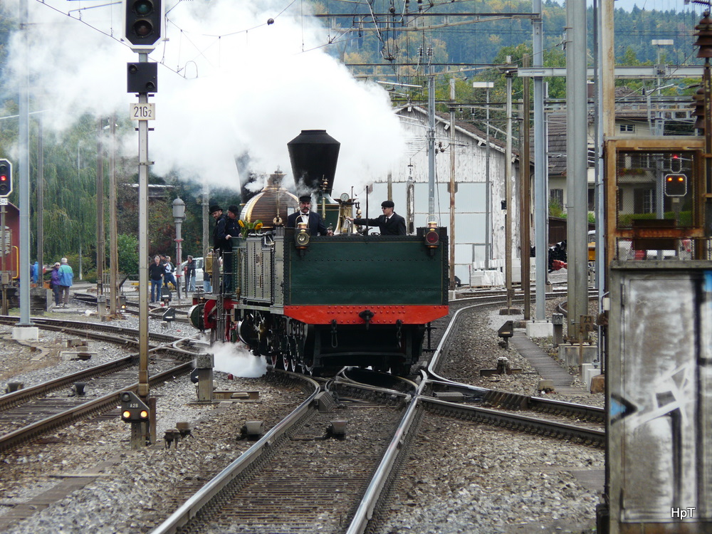 SBB Historic - Zur Feier von 150 Jahre Eisenbahn am Jurabogen ist die Dampflok Ec 2/5 28 und D 1/3 1 Limmat bei einer Rangierfahrt im Bahnhof Lyss am 26.09.2010
