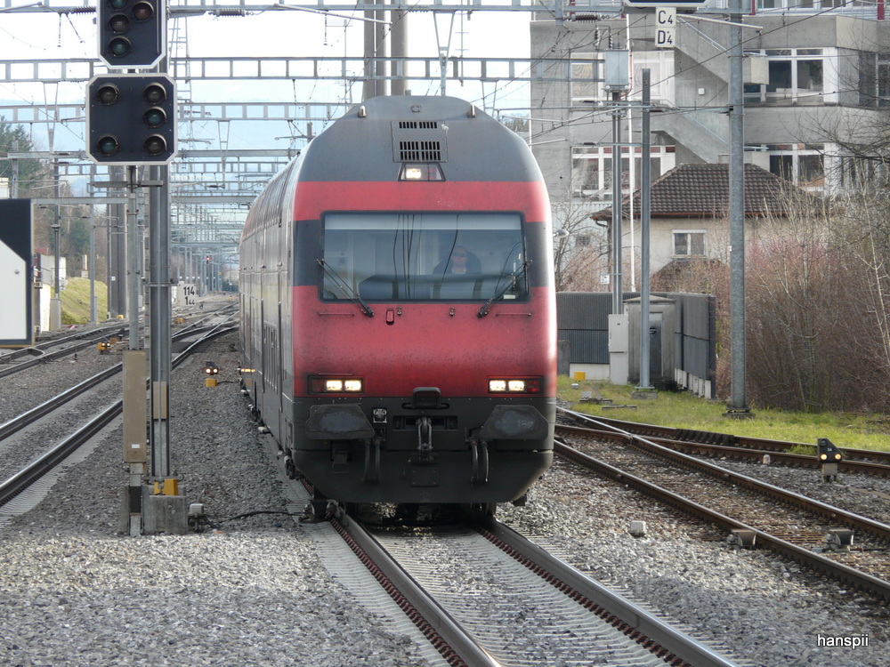 SBB - IC nach Bern bei der durchfahrt im Bahnhof Gmligen am 31.12.2012