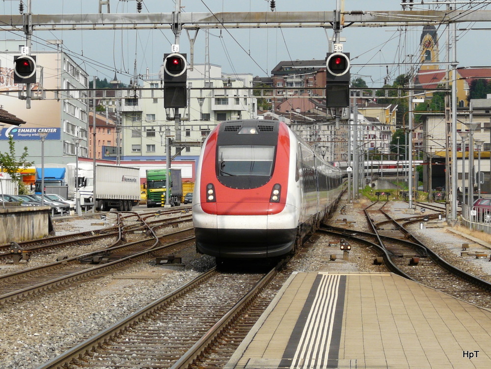 SBB - ICN Alfred Escher bei der Durchfahrt im Bahnhof Emmenbrcke am 23.05.2011