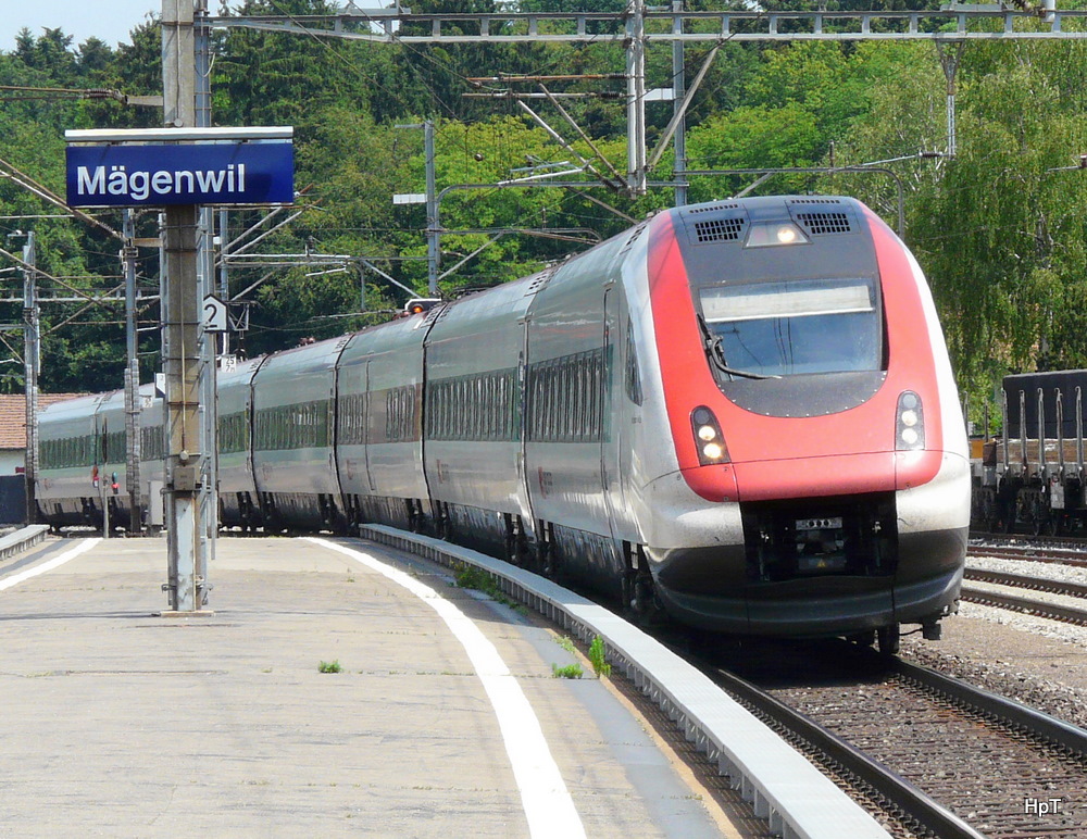 SBB - ICN bei der Durchfahrt in Mgenwil am 23.05.2011