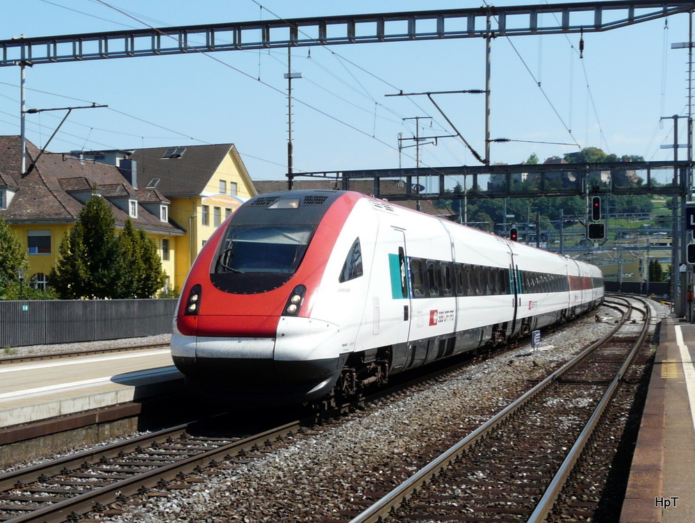SBB - ICN bei der durchfahrt im Bahnhof Lenzburg am 20.08.2011