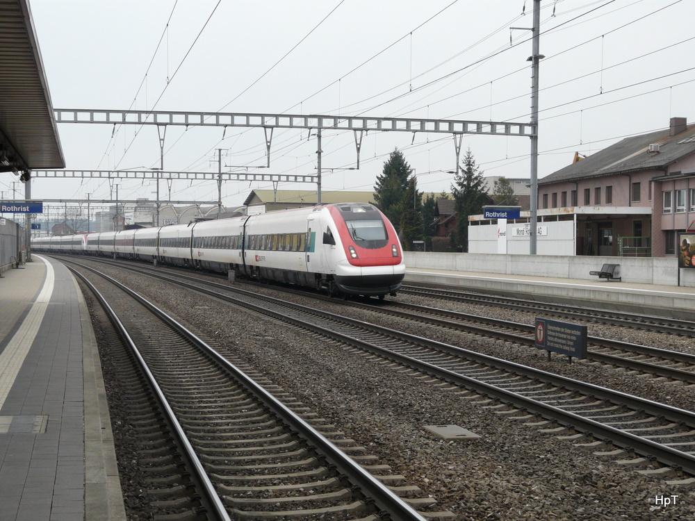 SBB - ICN im Doppel bei der durchfahrt im Bahnhof Rothrist am 12.03.2011