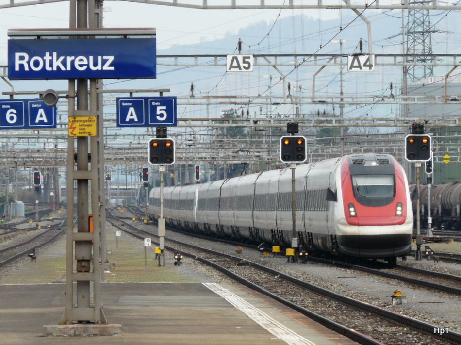 SBB - ICN im Doppelpack bei der Durchfahrt im Bahnhof Rotkreuz am 10.04.2010