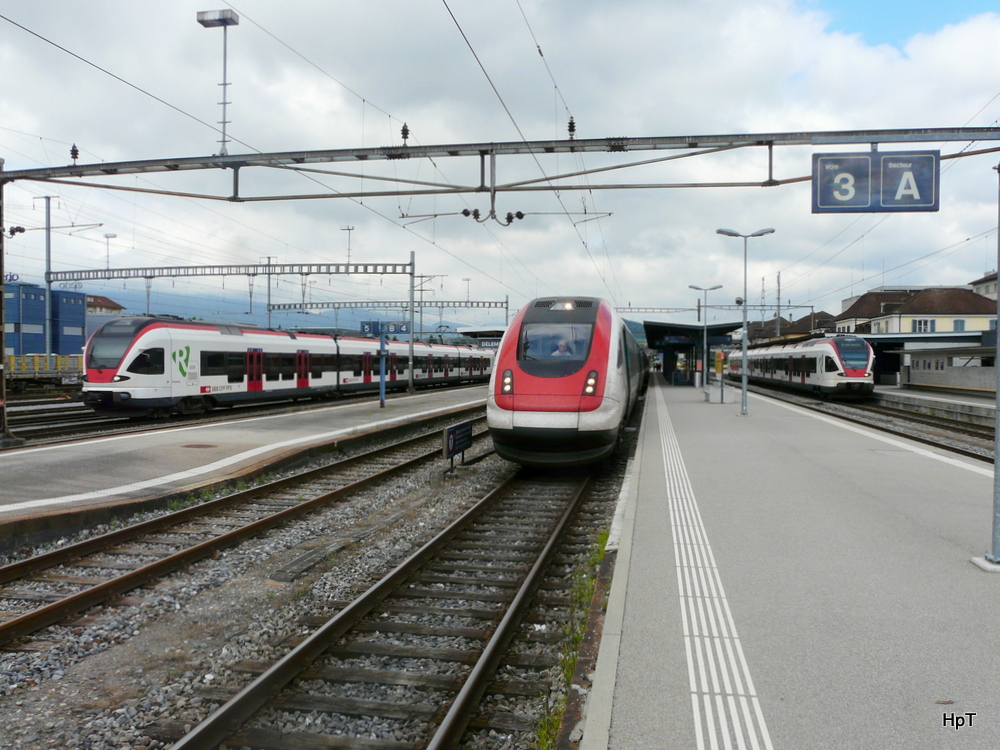 SBB - ICN Ernest von Stockalper bei der ausfahrt aus dem Bahnhof von Delemont am 22.07.2012