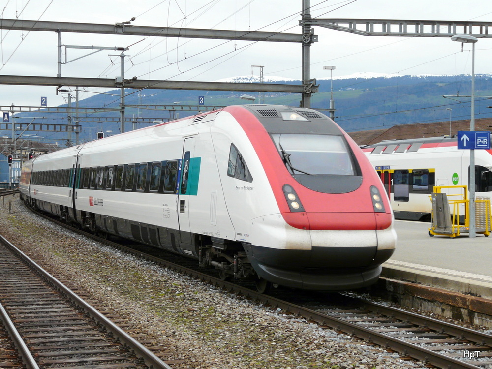 SBB - ICN Ernst von Stockalper bei der einfahrt im Bahnhof von Yverdon les Bains am 25.04.2012