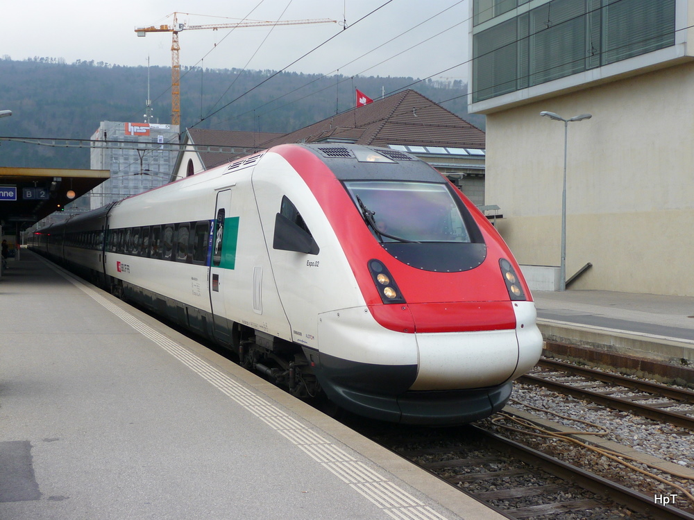 SBB - ICN   Expo 02  als IR nach Basel im Bahnhof Biel am 26.02.2011