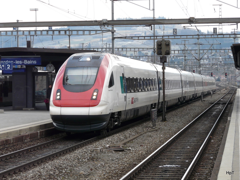 SBB - ICN Friedrich Drrenmatt bei der einfahrt in den Bahnhof von Yverdon les Bains am 22.01.2011