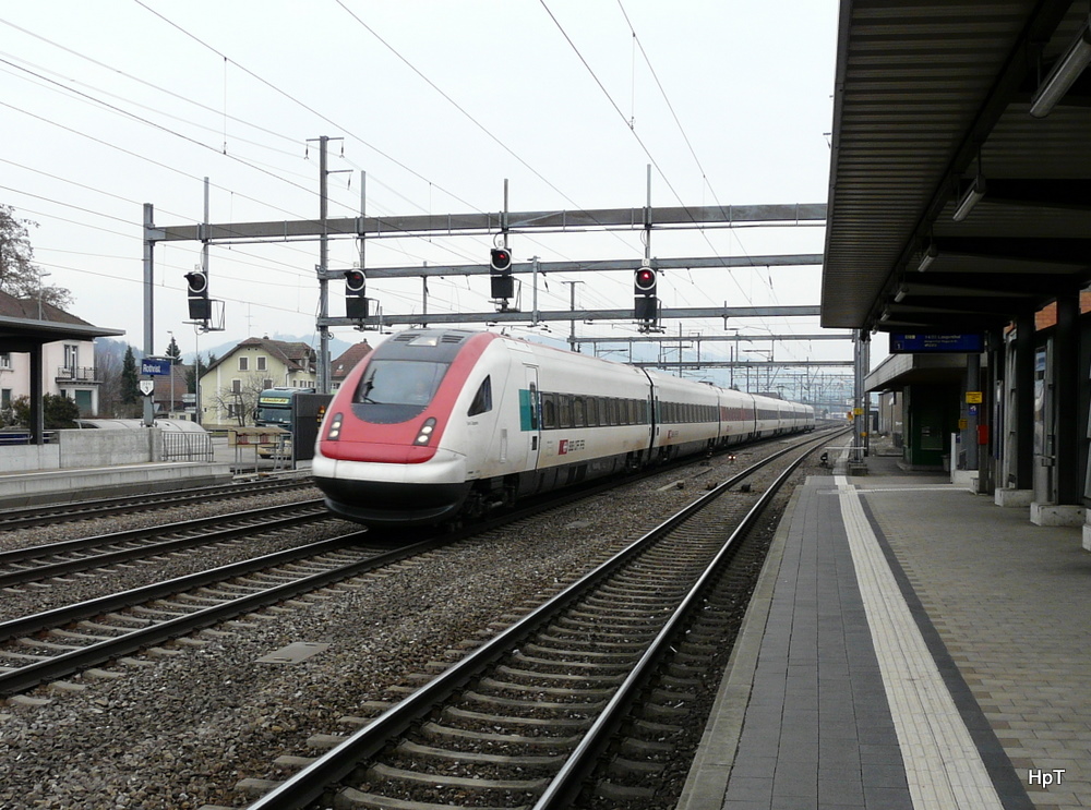 SBB - ICN  Graf Zeppelin bei der durchfahrt im Bahnhof Rothrist am 12.03.2011