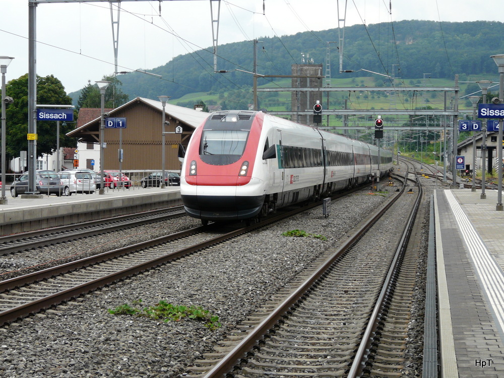 SBB - ICN Harald Szeeman bei der durchfahrt im Bahnhof Sissach am 28.07.2012