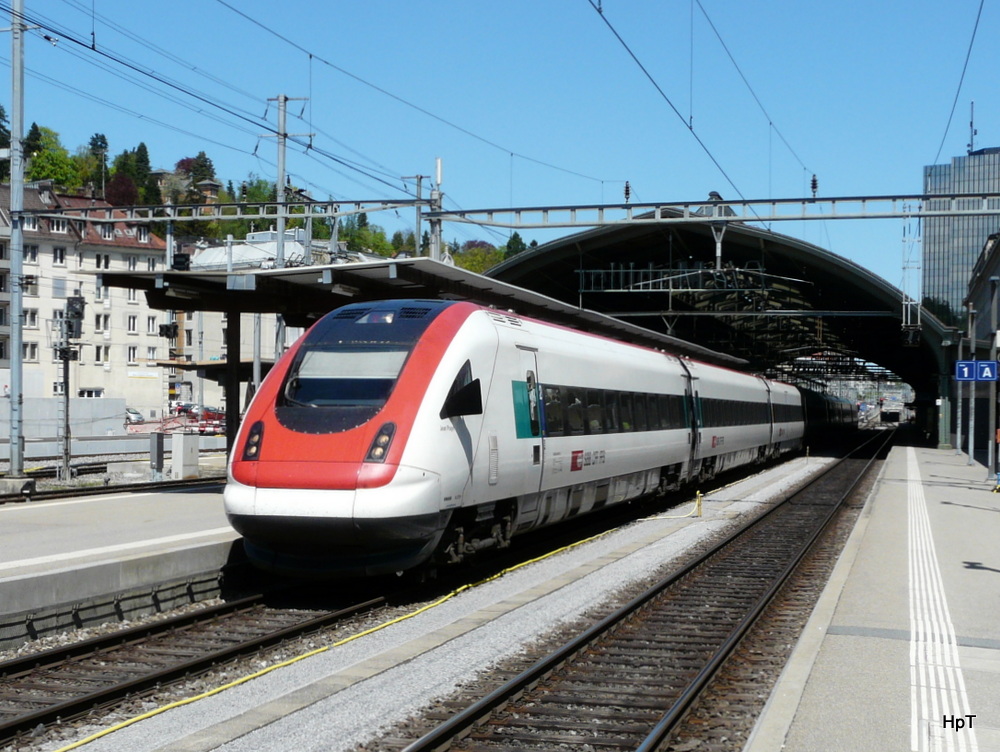 SBB - ICN Jean Piaget bei der ausfahrt aus dem Bahnhof von St. Gallen am 08.05.2013