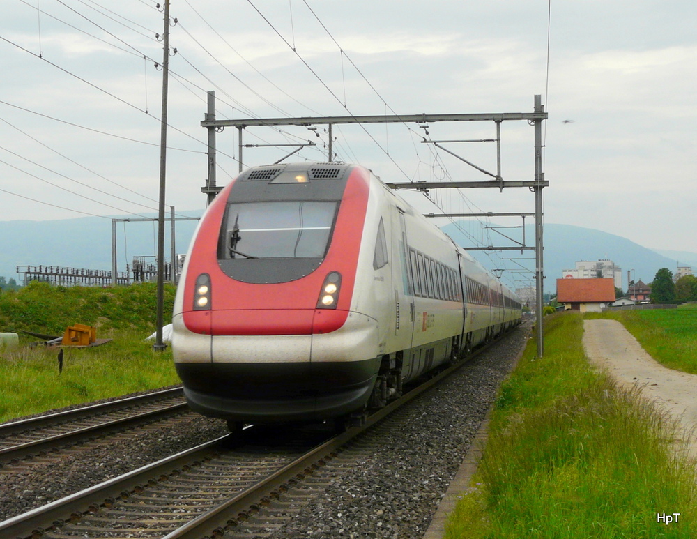 SBB - ICN  Jeremias Goffhelf unterwegs bei Bettenhausen/BE am 19.05.2012