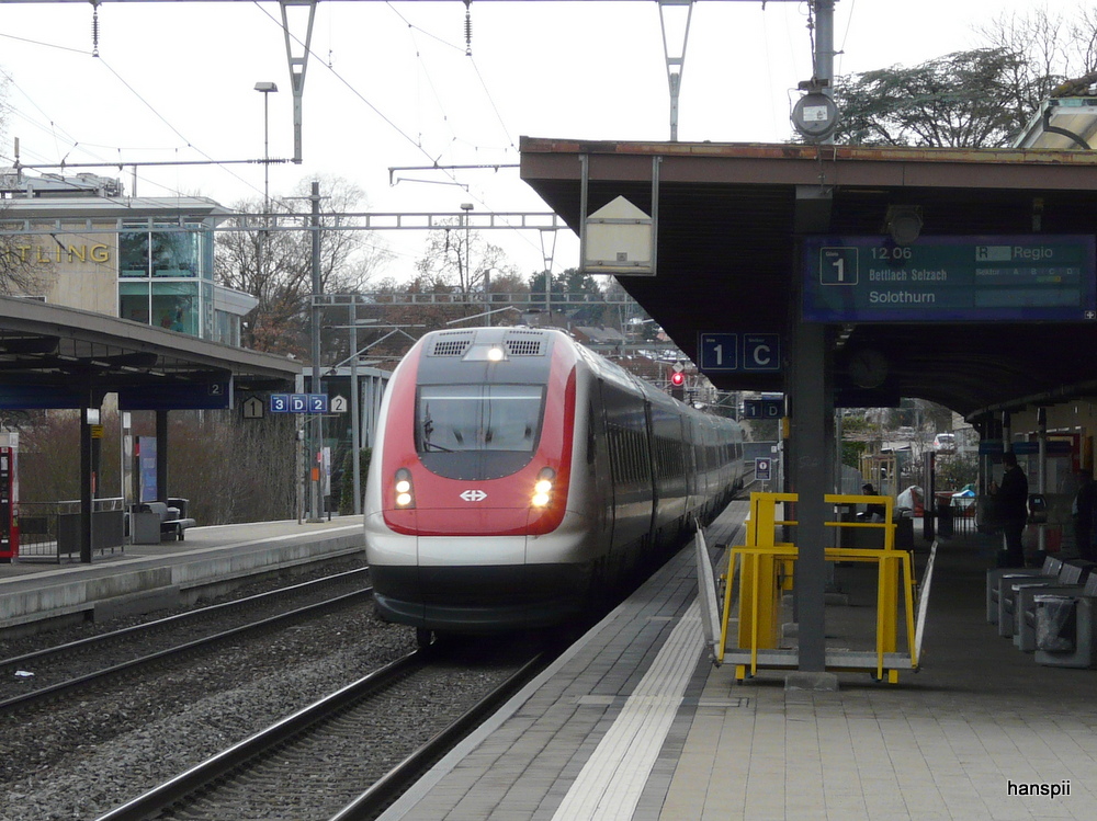 SBB - ICN Johanna Spyri bei der durchfahrt im Bahnhof Grenchen Sd am 29.01.2013