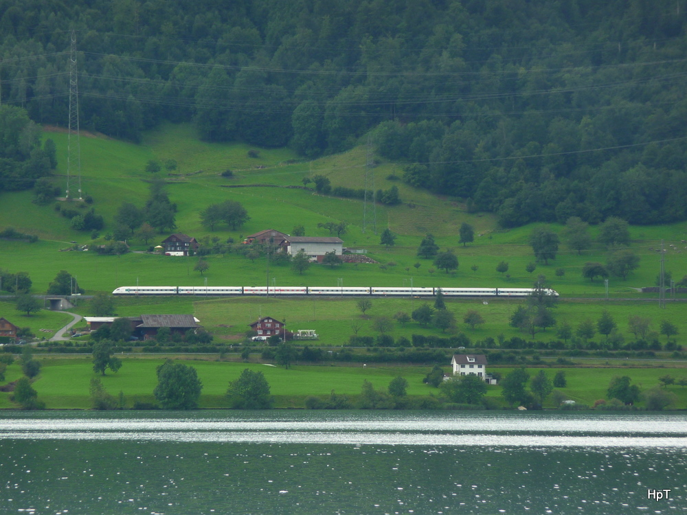 SBB - ICN unterwegs am Zugersee bei Immensee am 23.07.2011