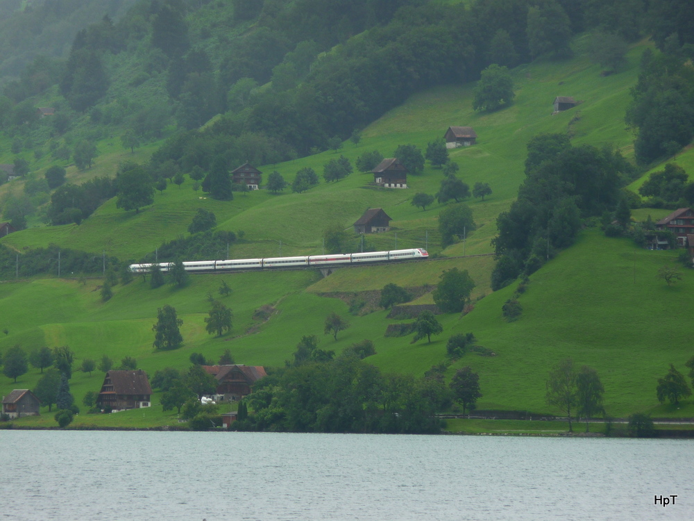 SBB - ICN unterwegs am Zugersee bei Goldau am 23.07.2011