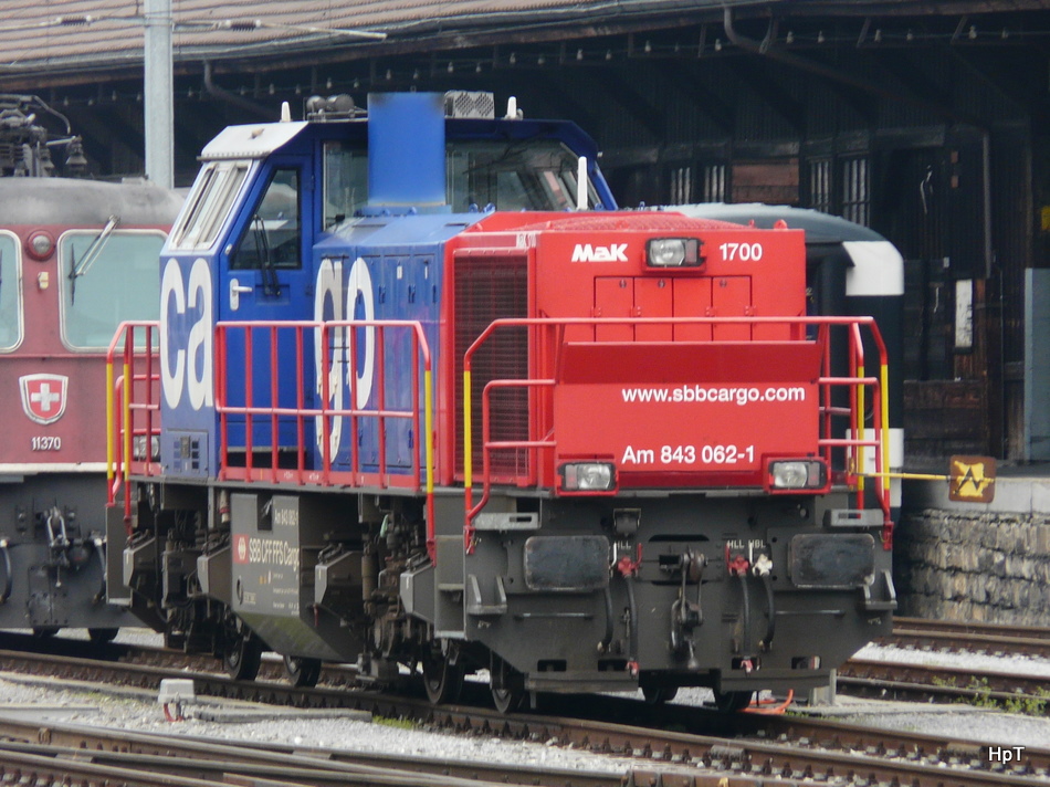SBB - Im Bahnhofsareal von Luzern die abgestellte Am  843 062-1 .
Das Bild wurde vom einfahrendem Zug hinausgemacht am 10.04.2010