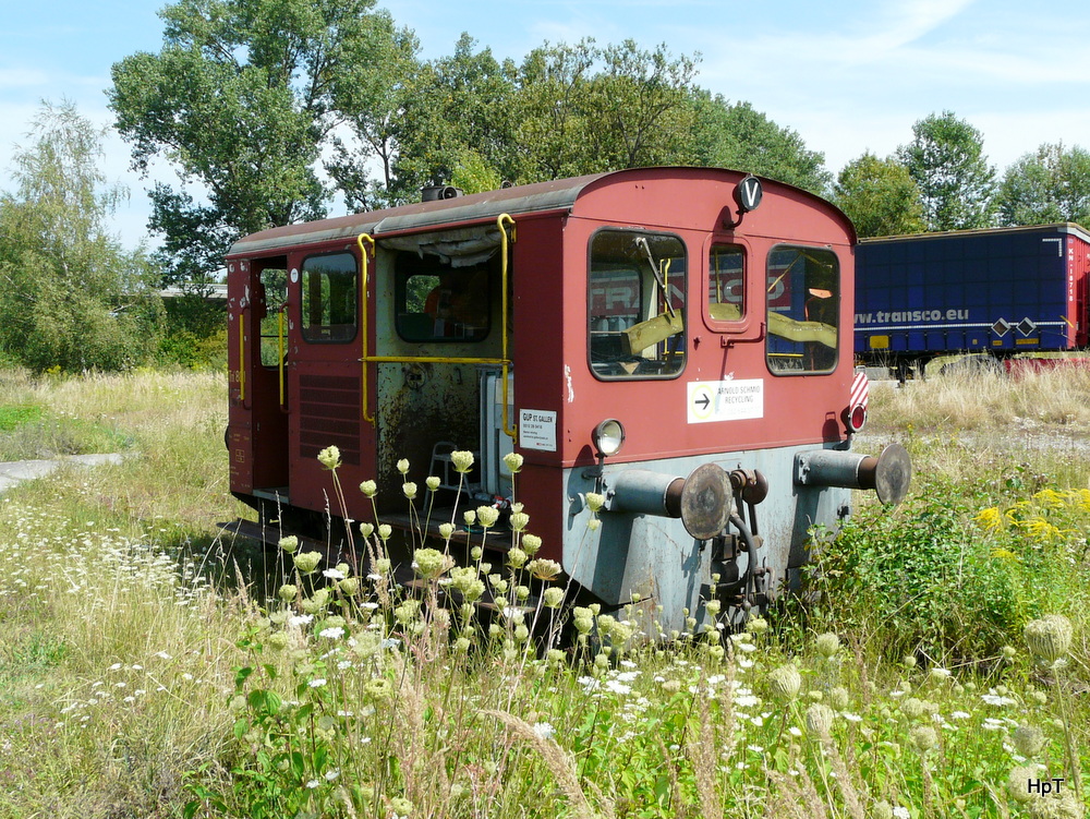 SBB - In Arlen-Rielasingen am suchen des Geleises der Tm 2/2 801 am 12.08.2012