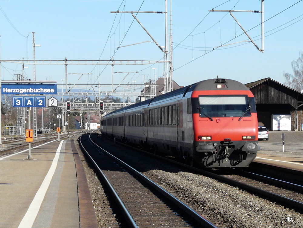 SBB - IR von Olten nach Bern bei der einfahrt in den Bahnhof Herzogenbuchsee am 06.02.2011