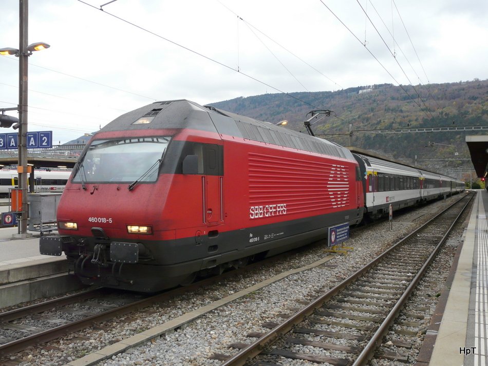 SBB - Lok 460 018-5 mit IR nach Zrich im Bahnhof Biel am 08.11.2009