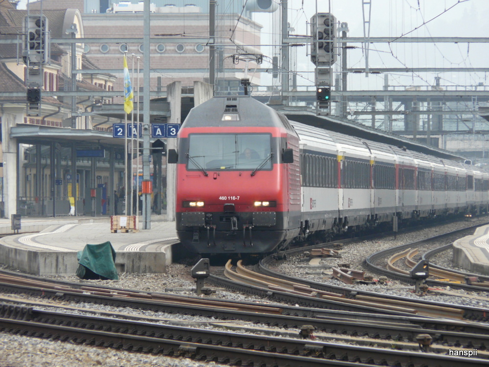 SBB - Lok 460 116-7 mit IC im Bahnhof Spiez am 06.04.2013