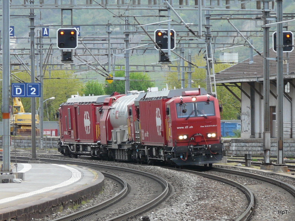 SBB - LRZ  XTmas 99 85 917 4 004-3 bei der durchfahrt in Martigny am 01.05.2013