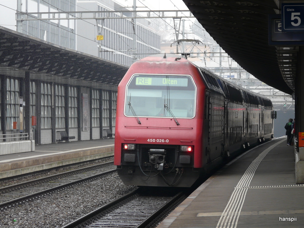 SBB - Nachschuss von der 450 026-0 unterwegs als RE im Bahnhof Aarau am 25.03.2013