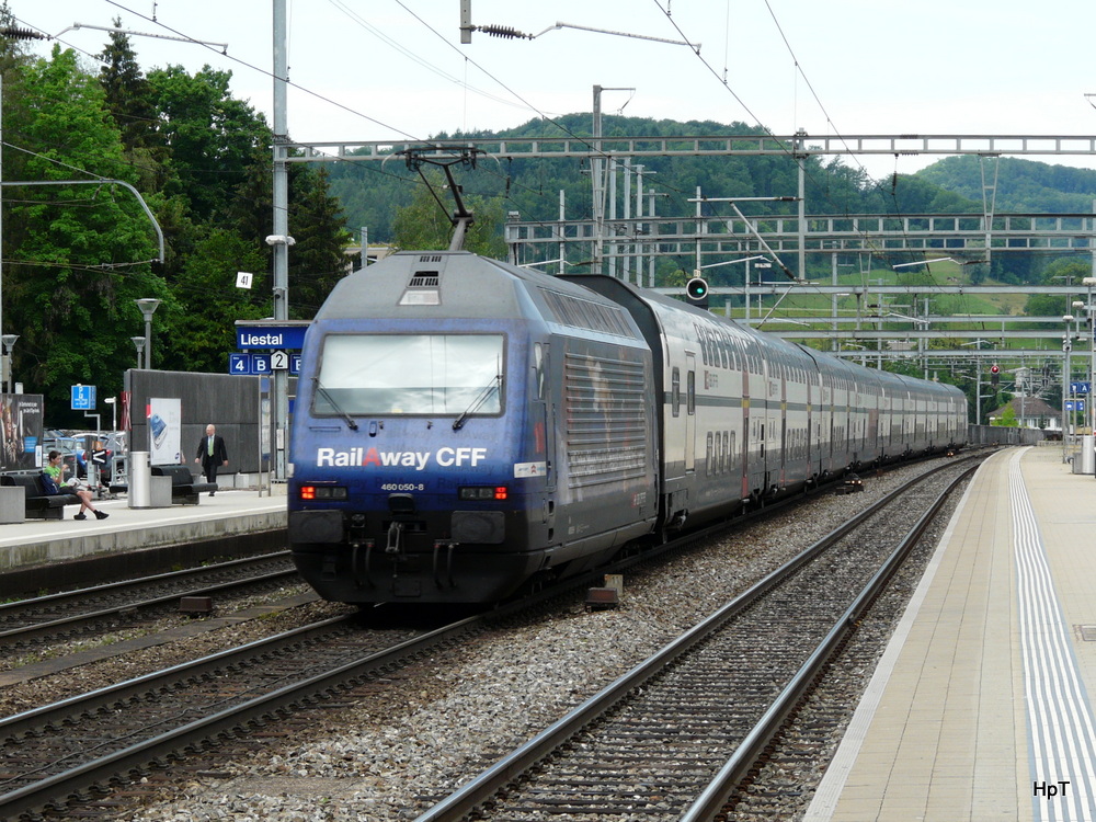 SBB - Nachschuss der Werbelok 460 050-8 mit Schnellzug unterwegs nach Basel in Bahnhof Liestal am 15.06.2012
