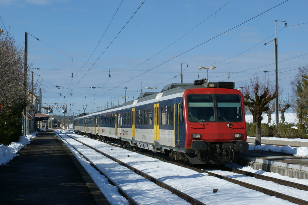 SBB NPZ  Colibri  RBe 562 als TGV Anschlusszug in Frasne zur Fahrt nach Bern am 2. April 2010.