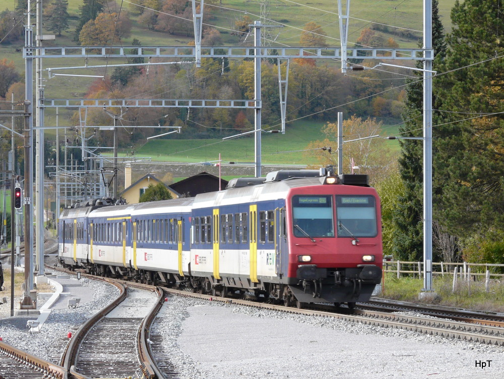 SBB - NPZ Pendelzug bei der einfahrt in den Bahnhof Glovelier am 30.10.2010