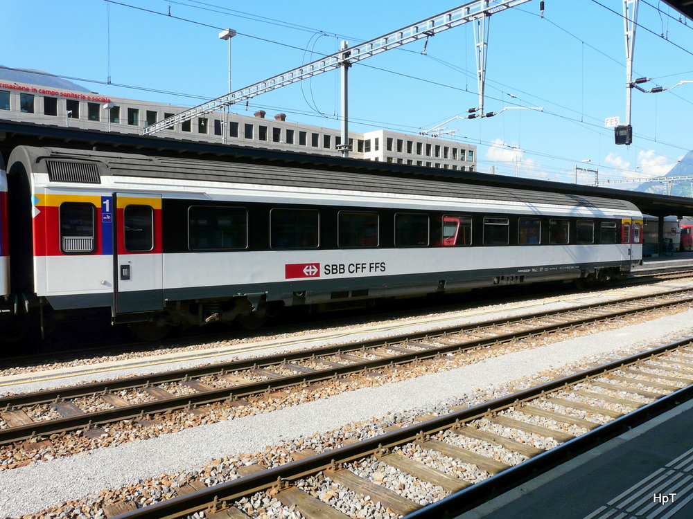 SBB - Personenwagen 1 Kl. A 50 85 10-75 139-1 im Bahnhof Chur am 26.09.2011