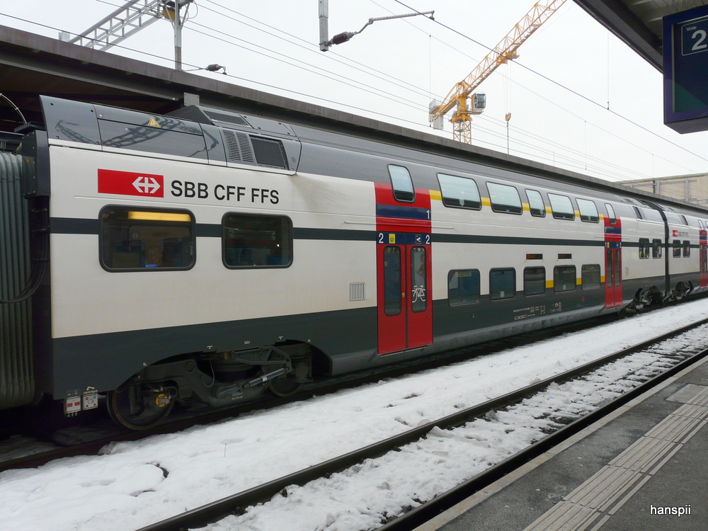 SBB - Personenwagen 1/2 Kl.  AB 94 85 25-11 101-9 in Genf am 14.02.2013