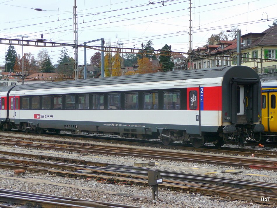 SBB - Personenwagen 2 Kl. 50 85 21-95 003-2 im Bern am 09.11.2009