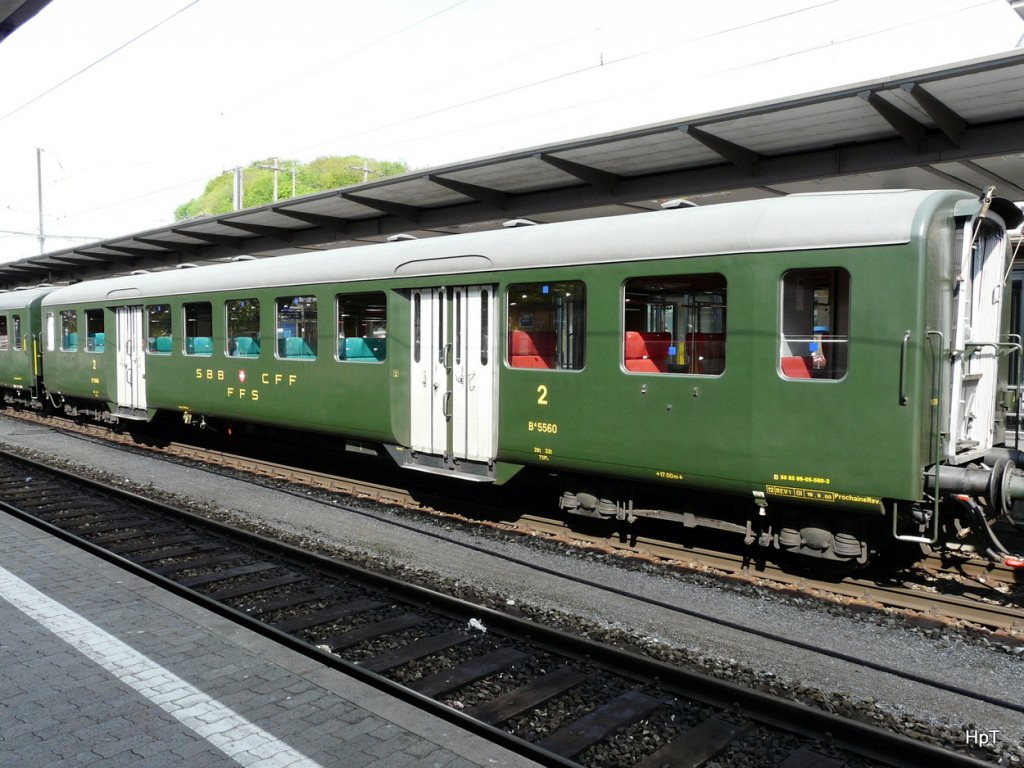 SBB - Personenwagen 2 Kl. B 50 85 5905 560-3 am Depotfest im Bahnhofsareal in Olten am 08.05.2010