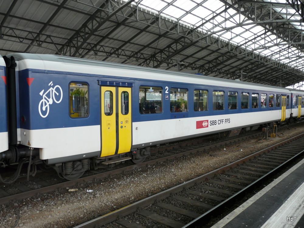SBB - Personenwagen 2Kl. B 50 85 20-35 349-3 in Lausanne am 01.05.2012